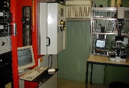 High-vacuum deposition plant and microscope